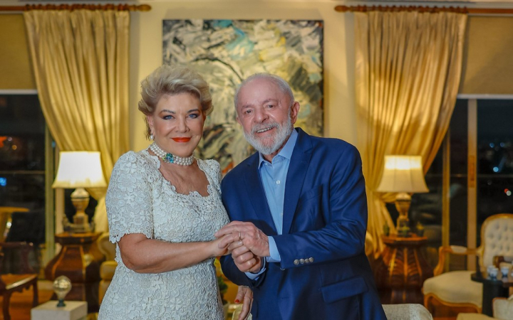 Lula cumprimenta Marta Suplicy na festa de aniversário da ex-prefeita