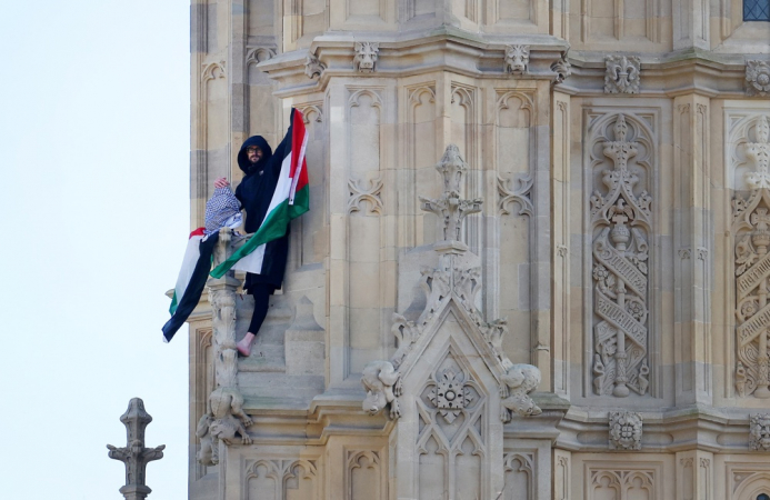 Pro-Palestinian protester climbs Elizabeth Tower in London