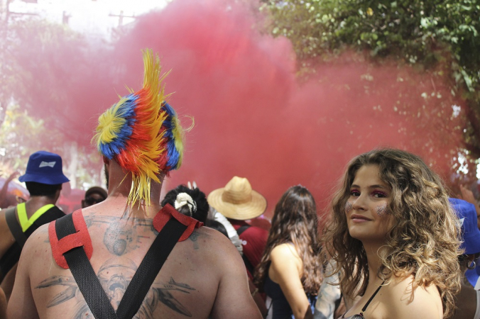 Foliões são vistos durante o desfile do Bloco Bastardos, no bairro de Pinheiros, na zona oeste da cidade de São Paulo