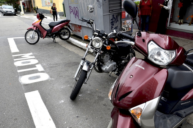 Vendas de motocicletas crescem mais de 14% no Brasil em fevereiro