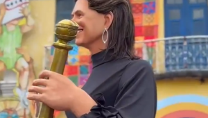 Bonecão de Fernanda Torres no Carnaval de Olinda