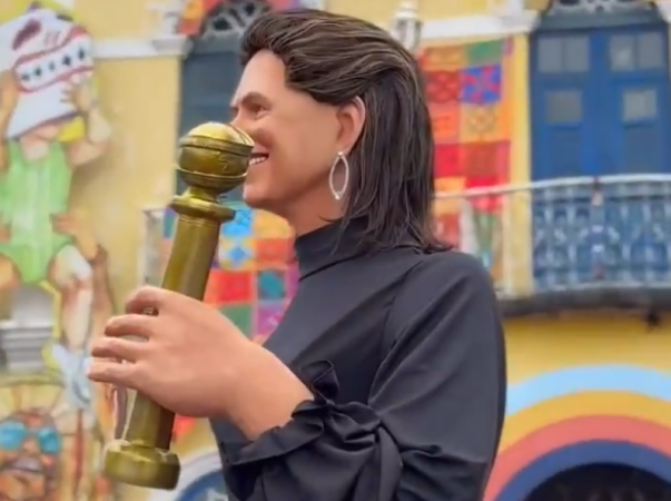 Bonecão de Fernanda Torres no Carnaval de Olinda