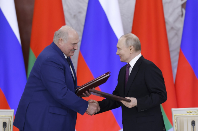 Il presidente della Bielorussia Alexander Lukashenko visita la Russia