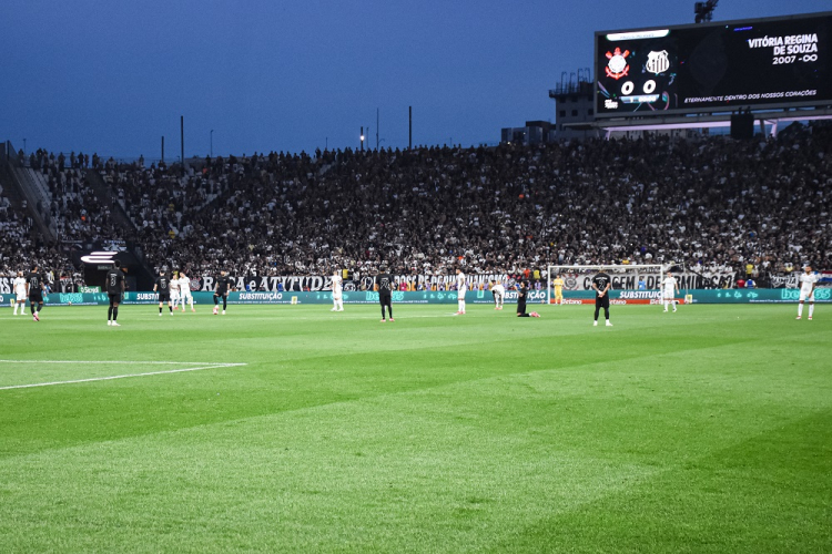 Veja como foi a homenagem do Corinthians a Vitória, jovem de 17 anos assassinada em Cajamar