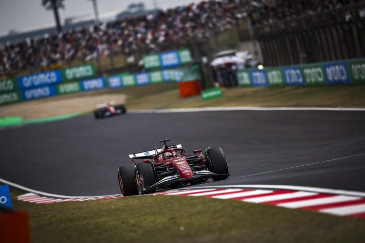 Hamilton e Leclerc são desclassificados do GP da China