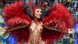 Sabrina Sato Rainha de Bateria da escola de samba Vila Isabel durante apresentação do primeiro dia de desfile do grupo especial do Rio de Janeiro no Sambódromo da Marques de Sapucaí nesta segunda (03)