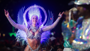 A rainha de bateria Paolla de Oliveira no desfile da Escola de Samba Grande Rio no terceiro dia do Grupo Especial do Rio no Carnaval 2025, realizado na Passarela Professor Darcy Ribeiro, popularmente conhecido como Sambódromo, na Avenida Marquês de Sapucaí, Rio de Janeiro, na madrugada desta quarta-feira, 5 de março de 2025.