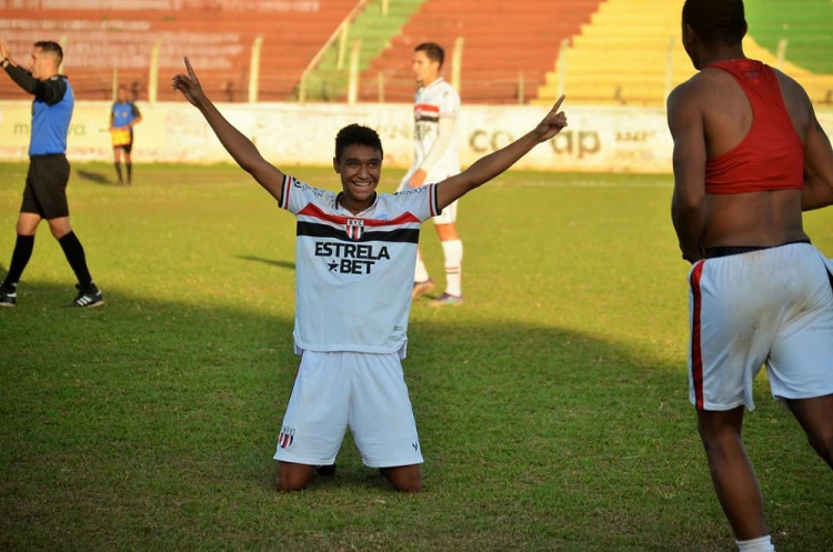 Pedro Severino, jogador do Bragantino, apresenta reações positivas, segundo novo boletim médico