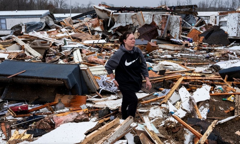 Tempestade severa nos EUA deixa ao menos 31 mortos e causa tornados e incêndios