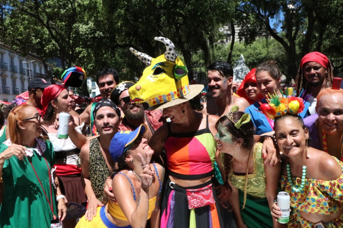 Foliões no desfile do Bloco Cordão do Boi Tatá, uns dos mais antigos blocos do Rio