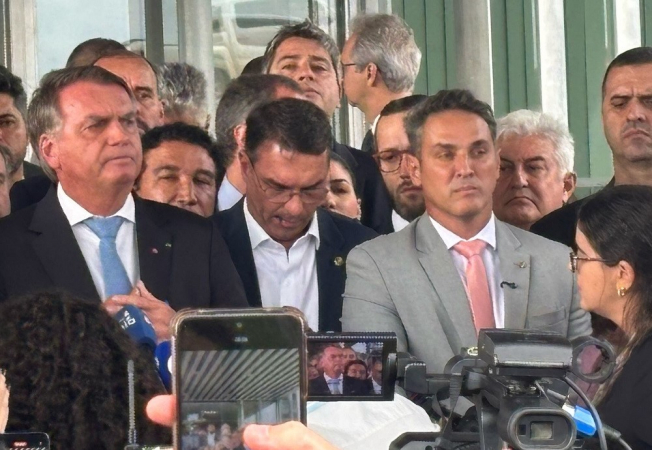 Jair Bolsonaro apareceu ao lado de aliados após o julgamento que o tornou réu no caso da suposta trama golpista