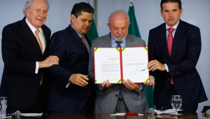 Lula e o ministro Ricardo Lewandowski entregam entregaram a PEC da Segurança Pública aos presidentes das casas legislativas