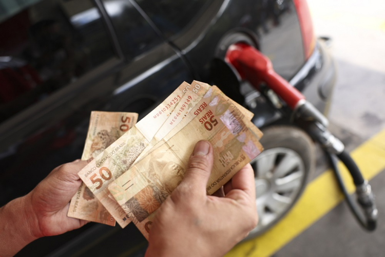 Preços da gasolina, etanol e diesel caem em São Paulo em abril, aponta Sem Parar