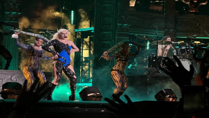 Lady Gaga reúne 2,1 milhões de fãs em show gratuito na Praia de Copacabana