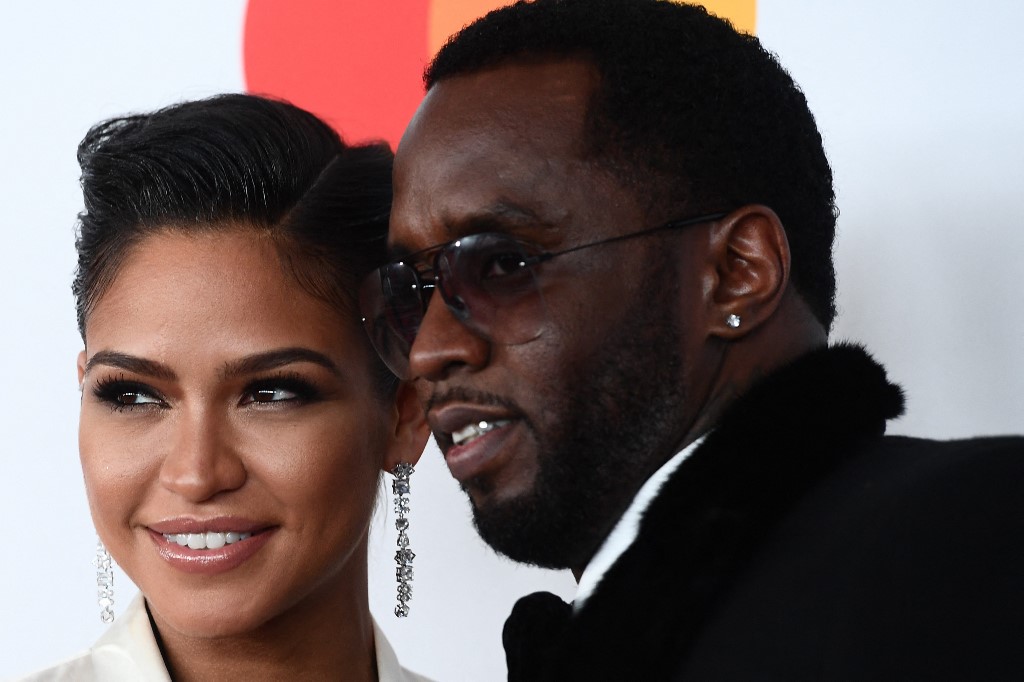A cantora e modelo Cassie Ventura (E) e o magnata do rap P Diddy