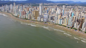 Vista aérea da cidade de Balneário Camboriú