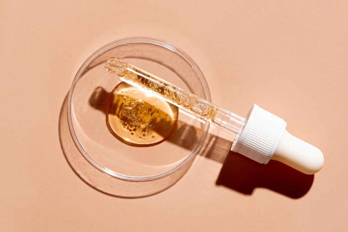 O óleo para cabelo é um excelente aliado na rotina de cuidados com os fios 