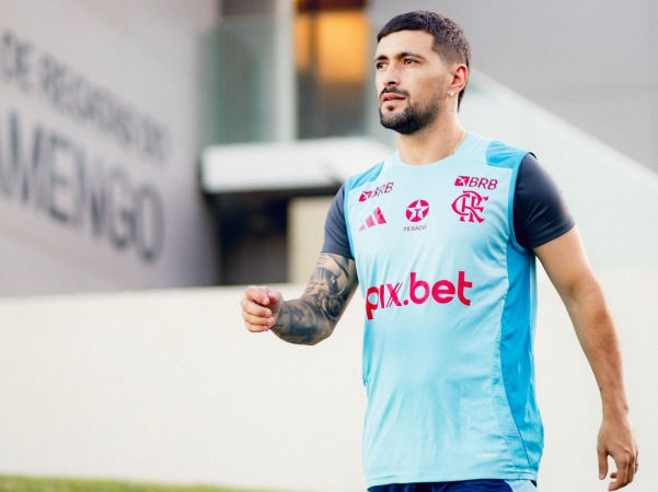 O meia Arrascaeta, do Flamengo, no Ninho do Urubu