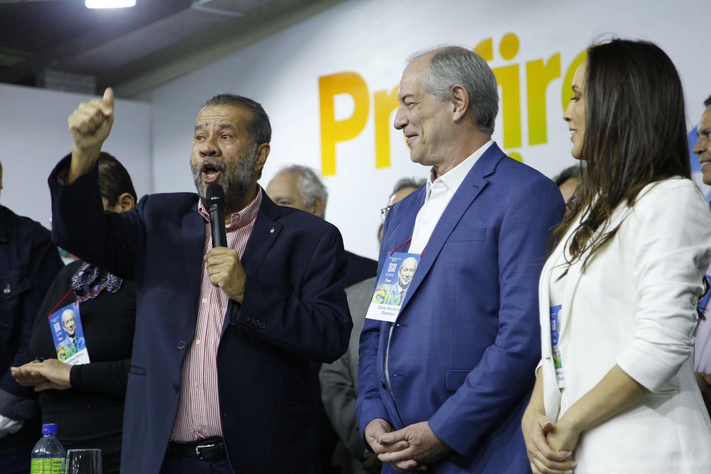 Carlos Lupi discursa durante a campanha de Ciro Gomes em 2022