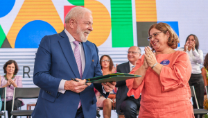 Lula e Cida Gonçalves durante cerimônia de celebração do Dia Internacional das Mulheres