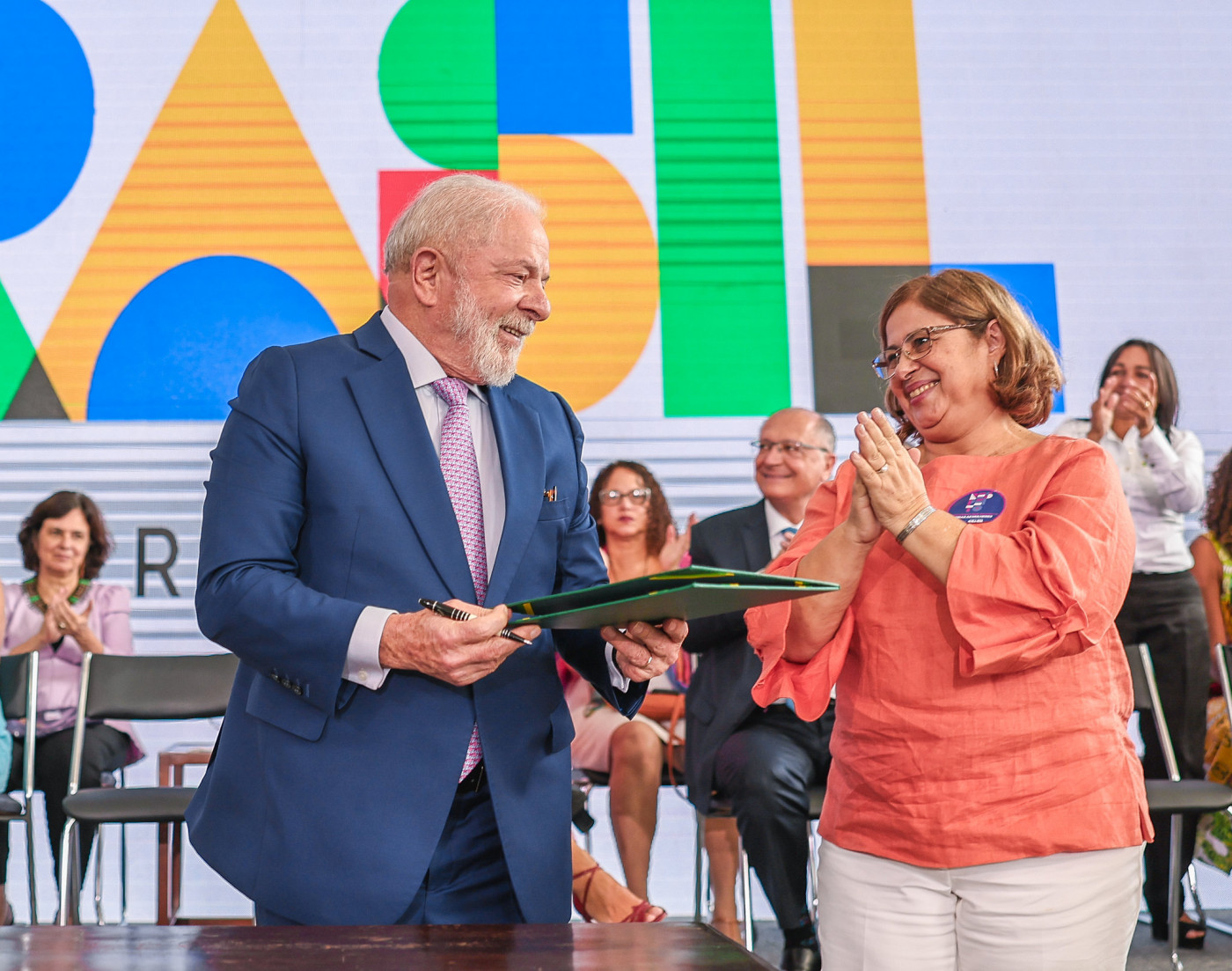 Lula e Cida Gonçalves durante cerimônia de celebração do Dia Internacional das Mulheres