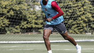 O zagueiro Arboleda em treino do São Paulo no CCT da Barra Funda