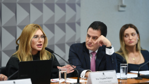 Virginia Fonseca depõe na CPI das Bets, nega ganhos sobre perdas de apostadores e é tietada por senador