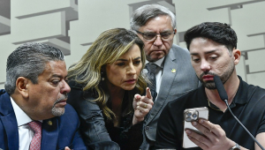 Rico Melquíades joga no ‘tigrinho’ e exibe lucro de R$ 88 na CPI das Bets