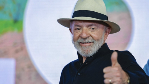 Lula durante a cerimônia de lançamento do Programa Solo Vivo e de entrega de Máquinas Agrícolas, no Assentamento Santo Antônio da Fartura
