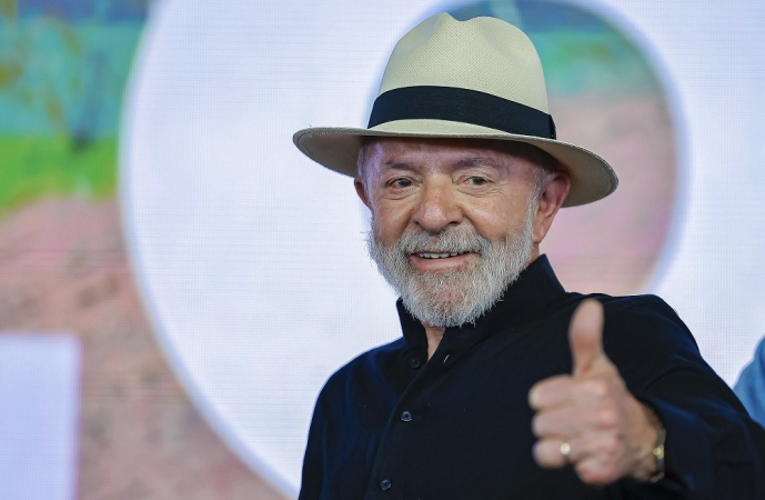 Lula durante a cerimônia de lançamento do Programa Solo Vivo e de entrega de Máquinas Agrícolas, no Assentamento Santo Antônio da Fartura