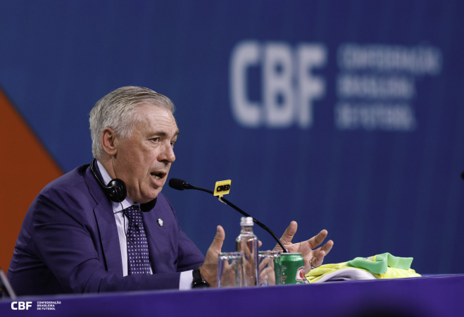 O italiano Carlo Ancelotti é apresentado como novo técnico da seleção brasileira no Hotel Hyatt, na Barra da Tijuca, zona oeste do Rio de Janeiro