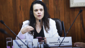 Janaína Paschoal é a presidente da CPI do Escaneamento de Íris na Câmara de Vereadores de São Paulo