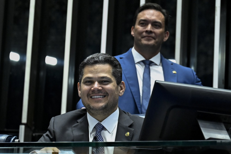 Senado aprova projeto que reajusta salários de servidores federais do Executivo