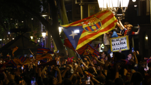 Torcedores do Barcelona comemorando o título