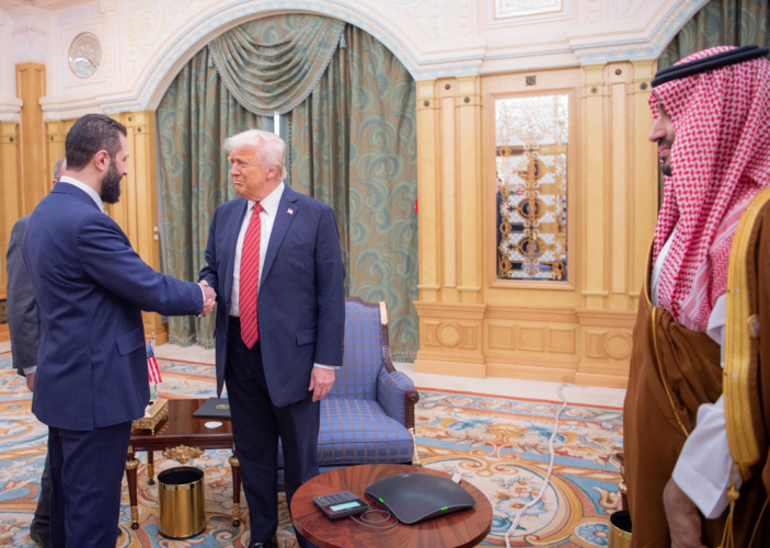 Trump pede à Síria que normalize relações com Israel após suspensão das sanções