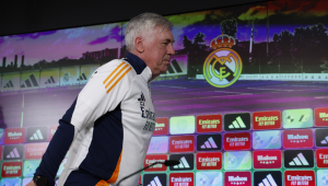 O técnico do Real Madrid, Carlo Ancelotti, durante a coletiva de imprensa após o treino da equipe realizado em Valdebebas, Madri