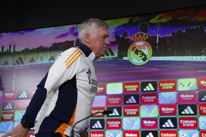O técnico do Real Madrid, Carlo Ancelotti, durante a coletiva de imprensa após o treino da equipe realizado em Valdebebas, Madri