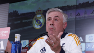 O técnico do Real Madrid, Carlo Ancelotti, durante a entrevista coletiva após o treino da equipe realizado em Valdebebas, Madri