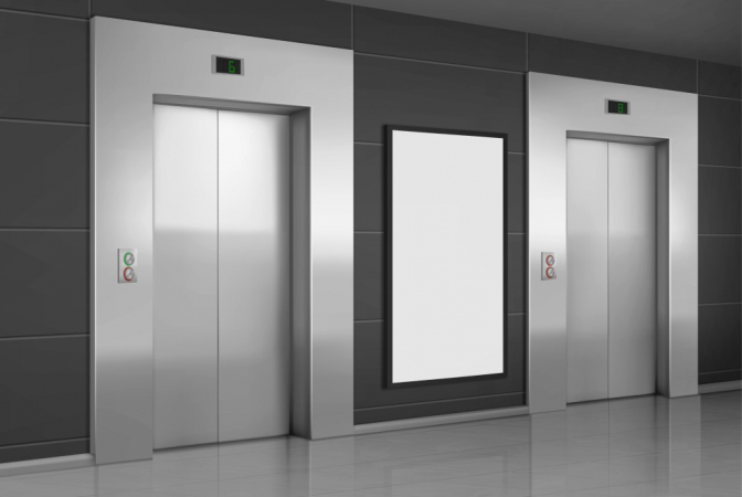 Elevadores realistas com porta fechada e cartaz de anúncio