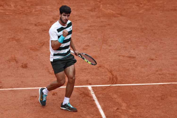 Alcaraz tem estreia tranquila e inicia campanha pelo bicampeonato em Roland Garros com vitória
