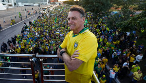 O ex-presidente da República, Jair Bolsonaro (PL), acompanhado de seus apoiadores, participam da passeata em prol da Anistia dos presos de 8 de janeiro