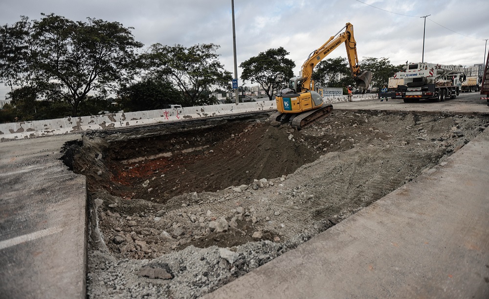 Cratera reabre na Marginal Tietê um mês após reparo