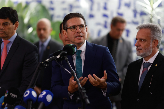 O presidente da Câmara dos Deputados, Hugo Motta (Republicanos-PB), concede entrevista coletiva no Salão Verde da Casa, em Brasília