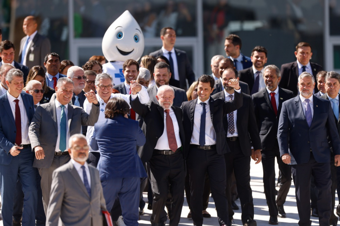 presidente Luiz Inácio Lula da Silva (PT)(c) durante o lançamento do programa "Agora Tem Especialistas" no Palácio do Planalto, em Brasília (DF), nesta sexta-feira, 30 de maio de 2025