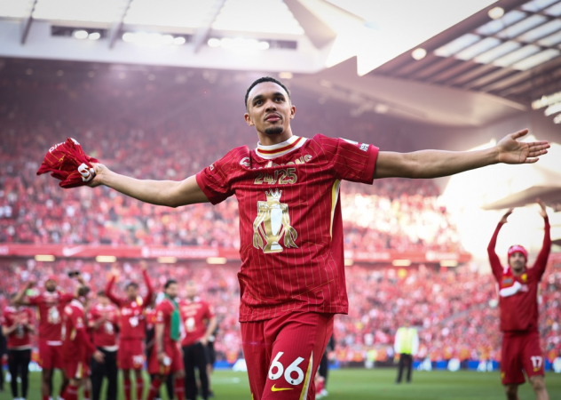 Trent Alexander-Arnold, do Liverpool, comemora a conquista do título da Premier League