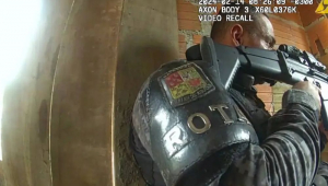 camera corporal policia em campo