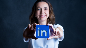 Carol Moya, especialista em LinkedIn