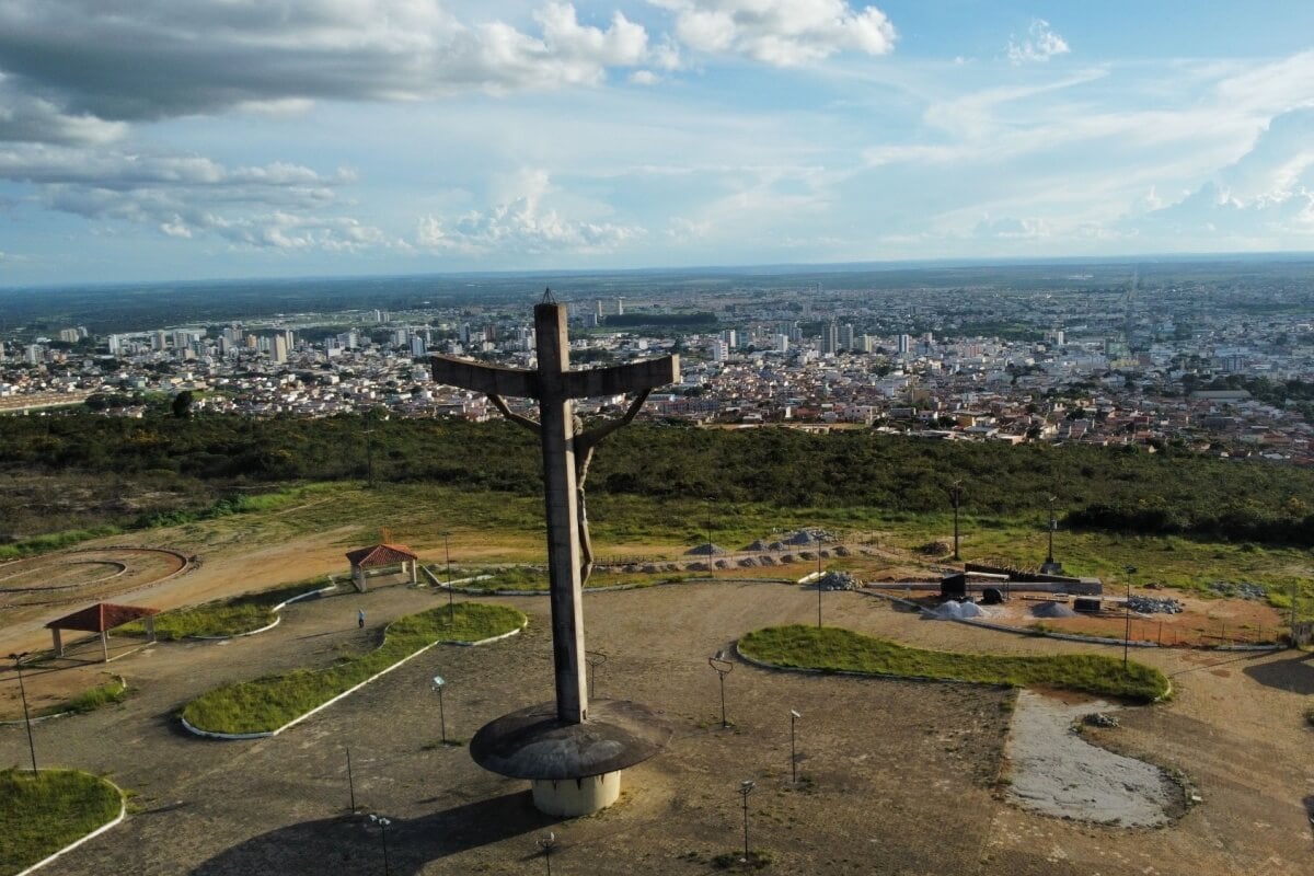 Vitória da Conquista é a terceira maior cidade da Bahia e tem completa infraestrutura e opções de lazer para os turistas