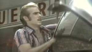 Francisco Cuoco como o taxista Carlão em "Pecado Capital", novela de 1973