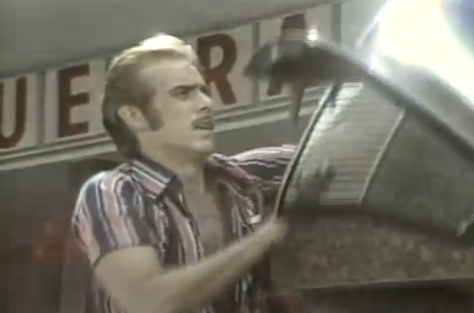 Francisco Cuoco como o taxista Carlão em "Pecado Capital", novela de 1975 Francisco Cuoco como o taxista Carlão em "Pecado Capital", novela de 1973 - Foto Reprodução/TV Globo